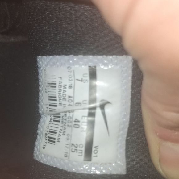 2 pair of tennis shoes 1 pair jeans - Picture 6 of 11